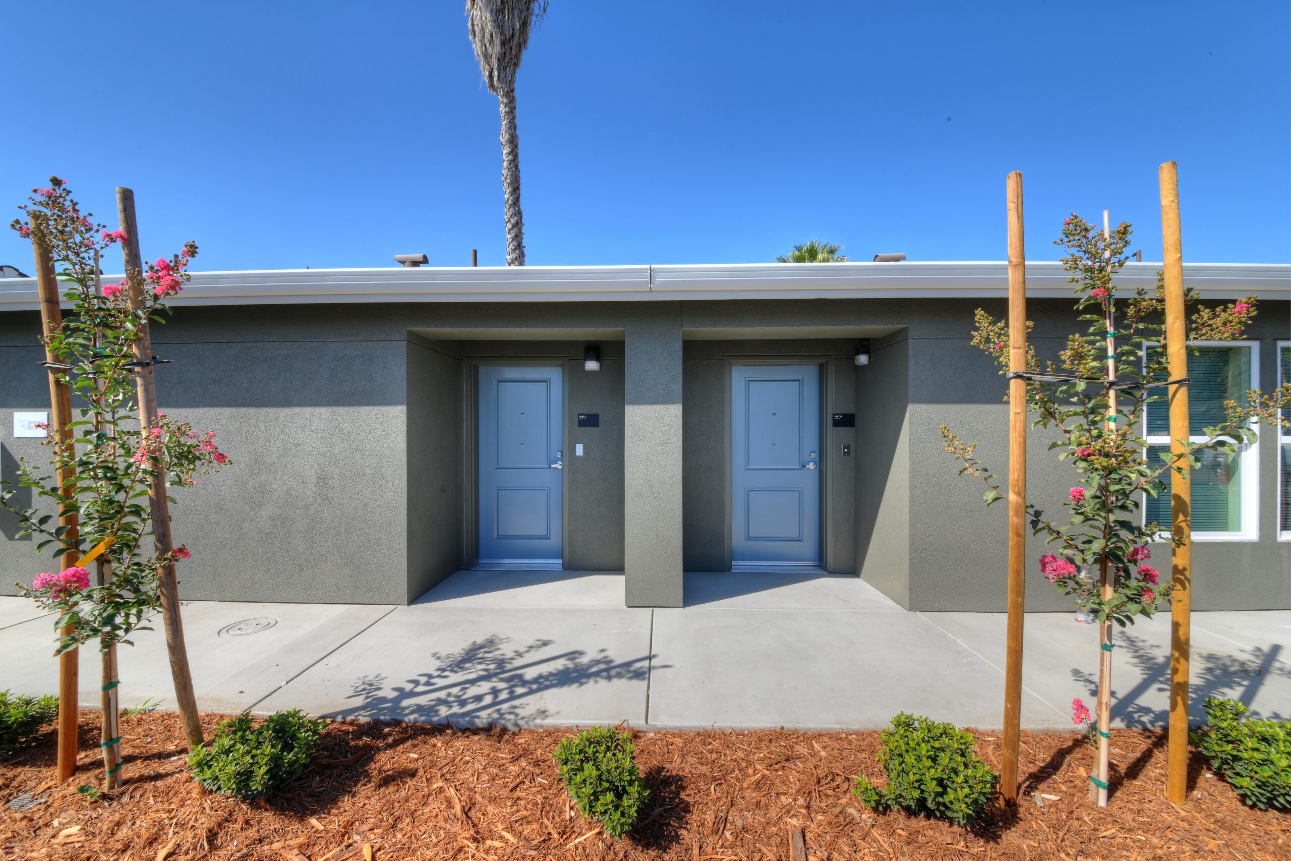 23107 835 California