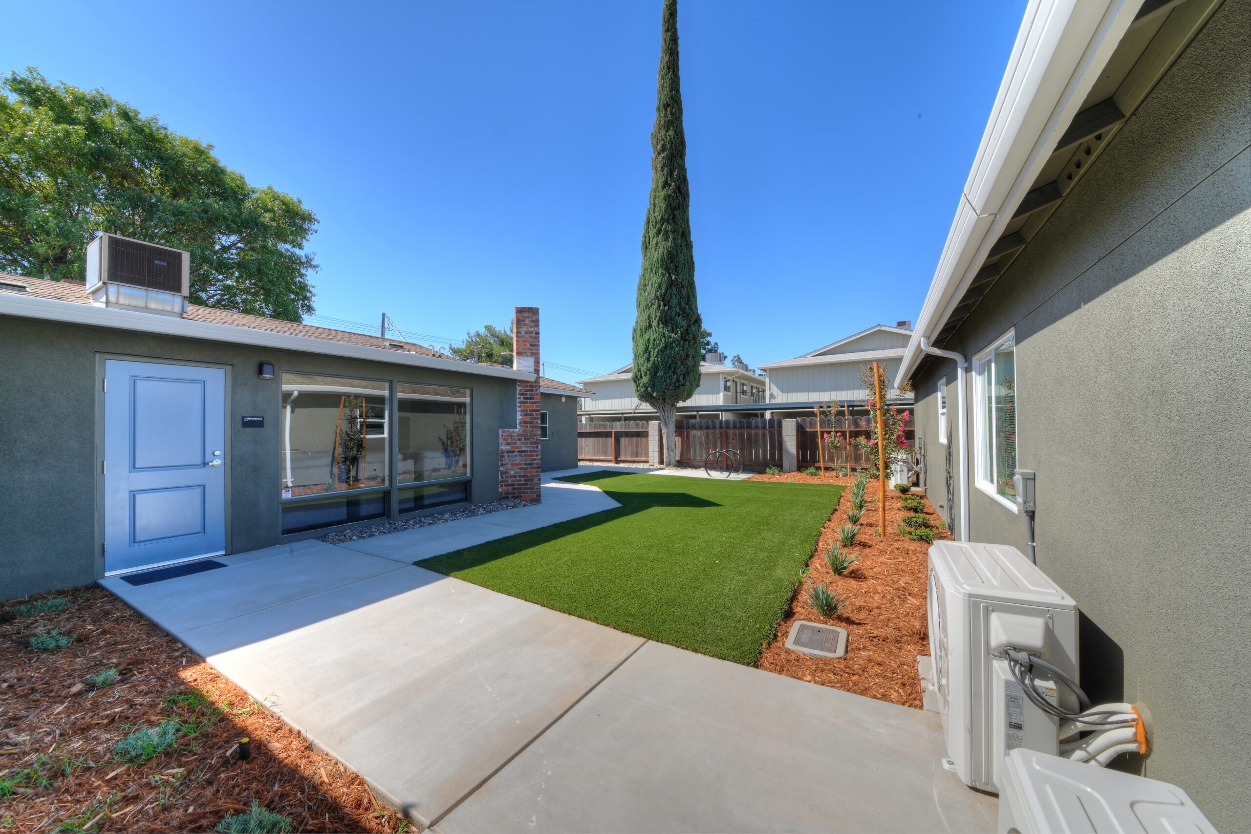 23107 835 California