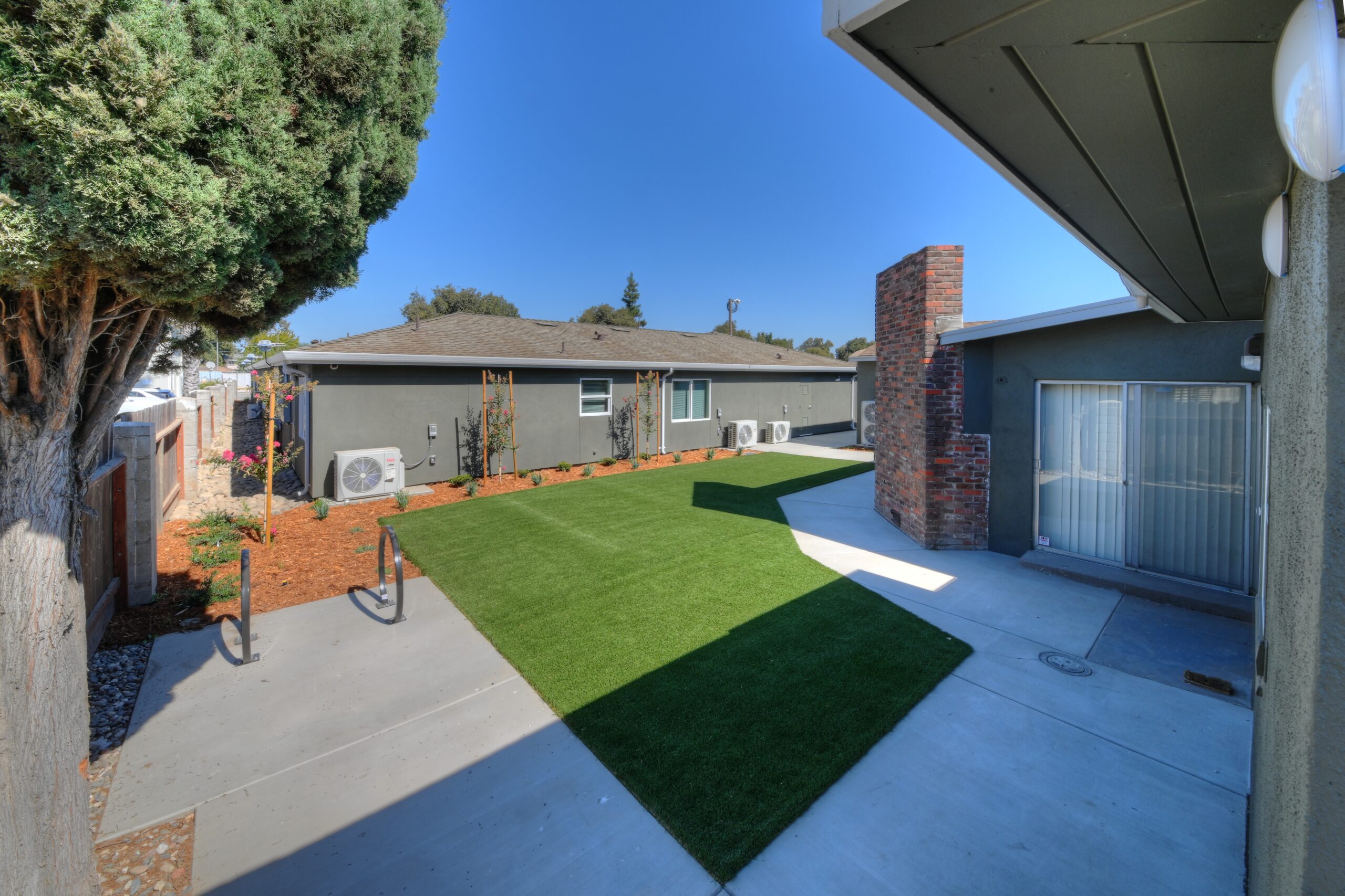 23107 835 California