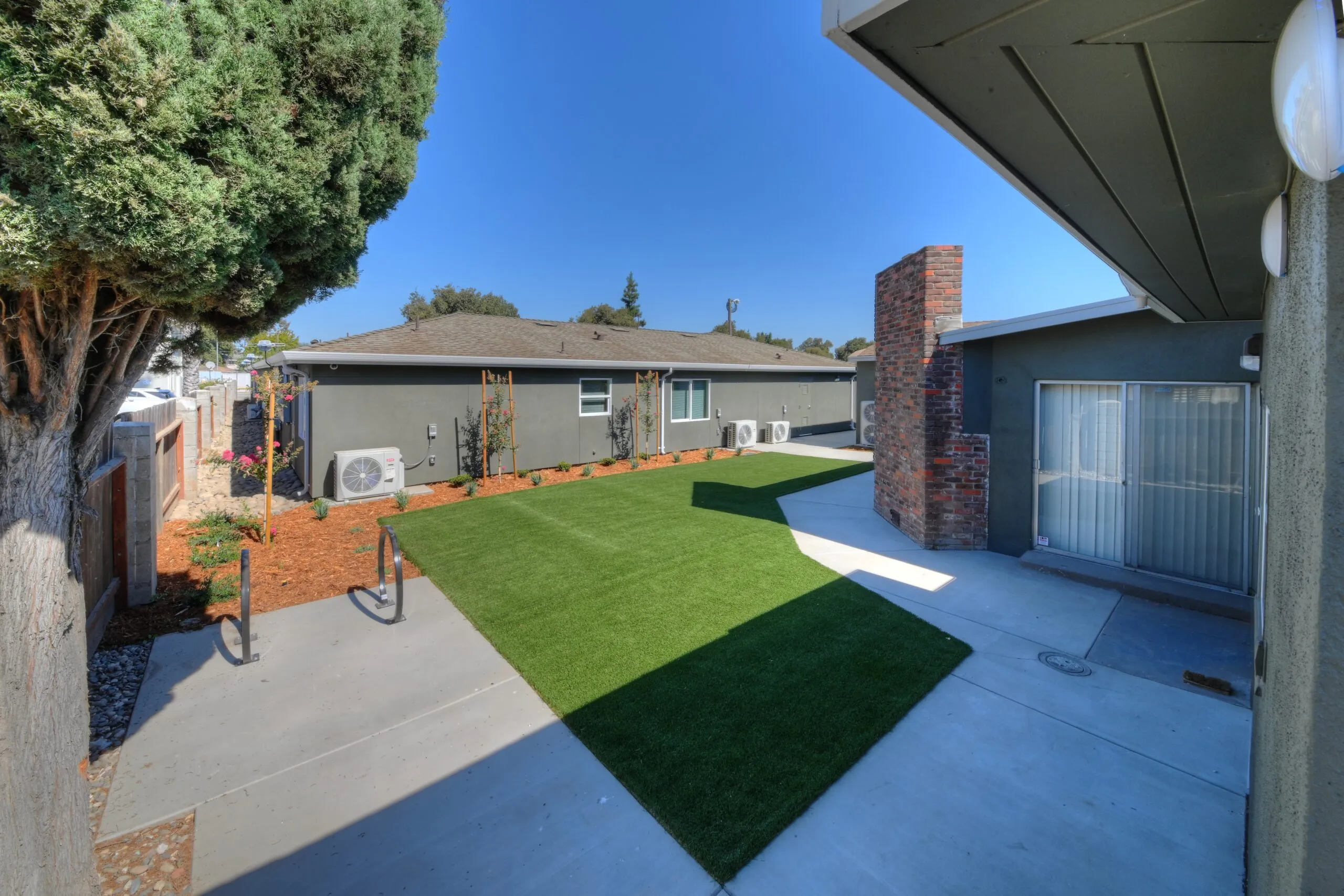 23107 835 California