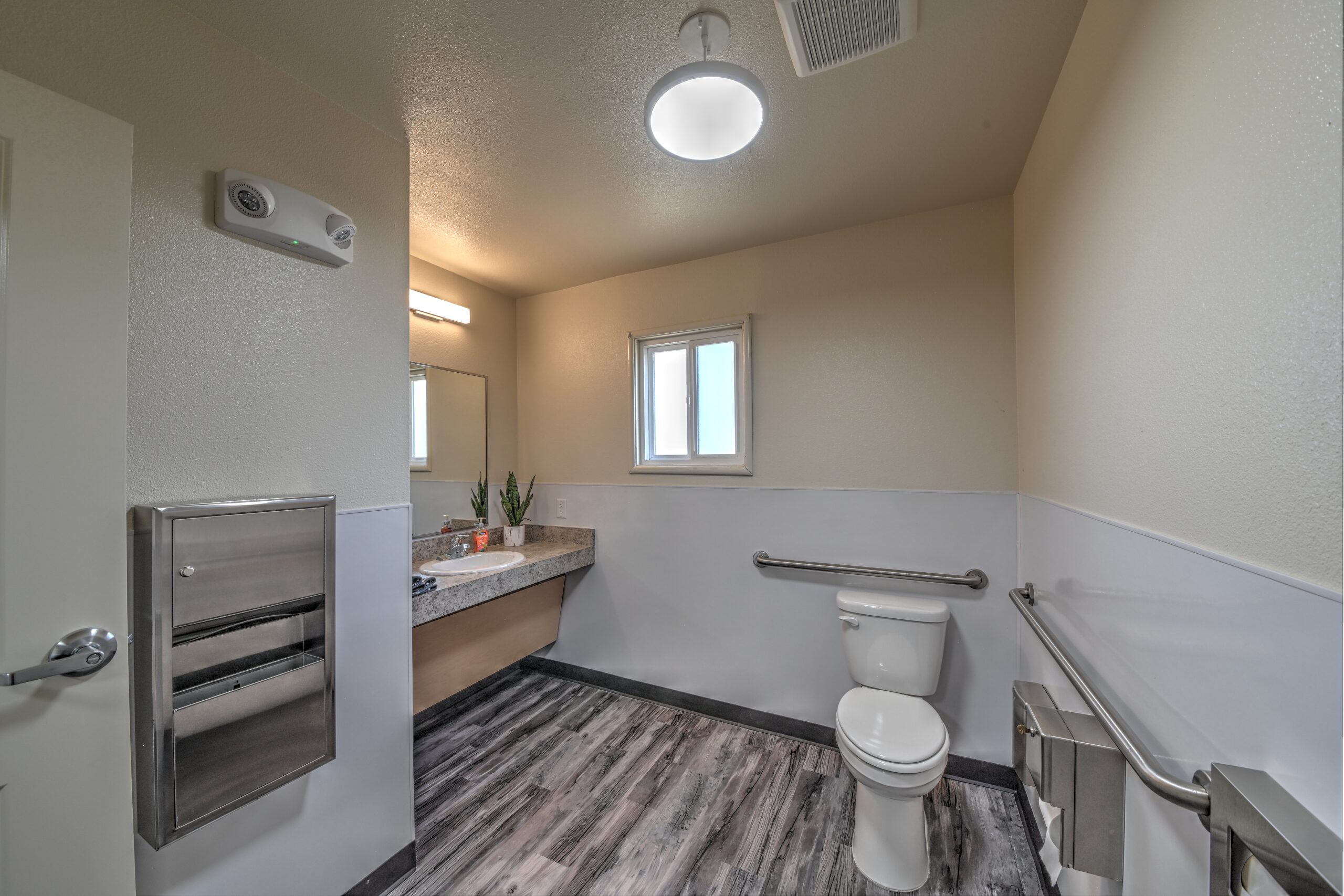 23107 835 California