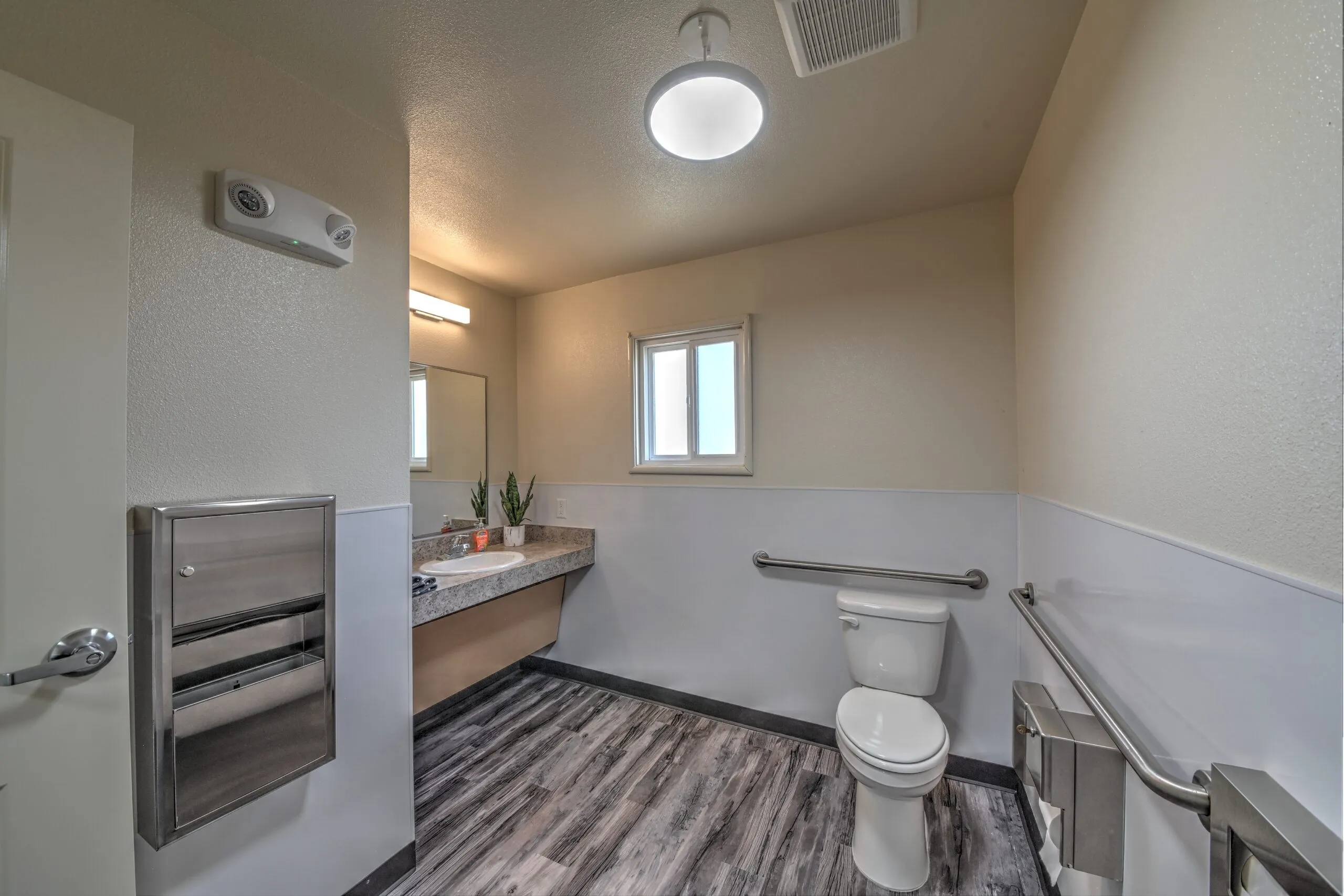 23107 835 California