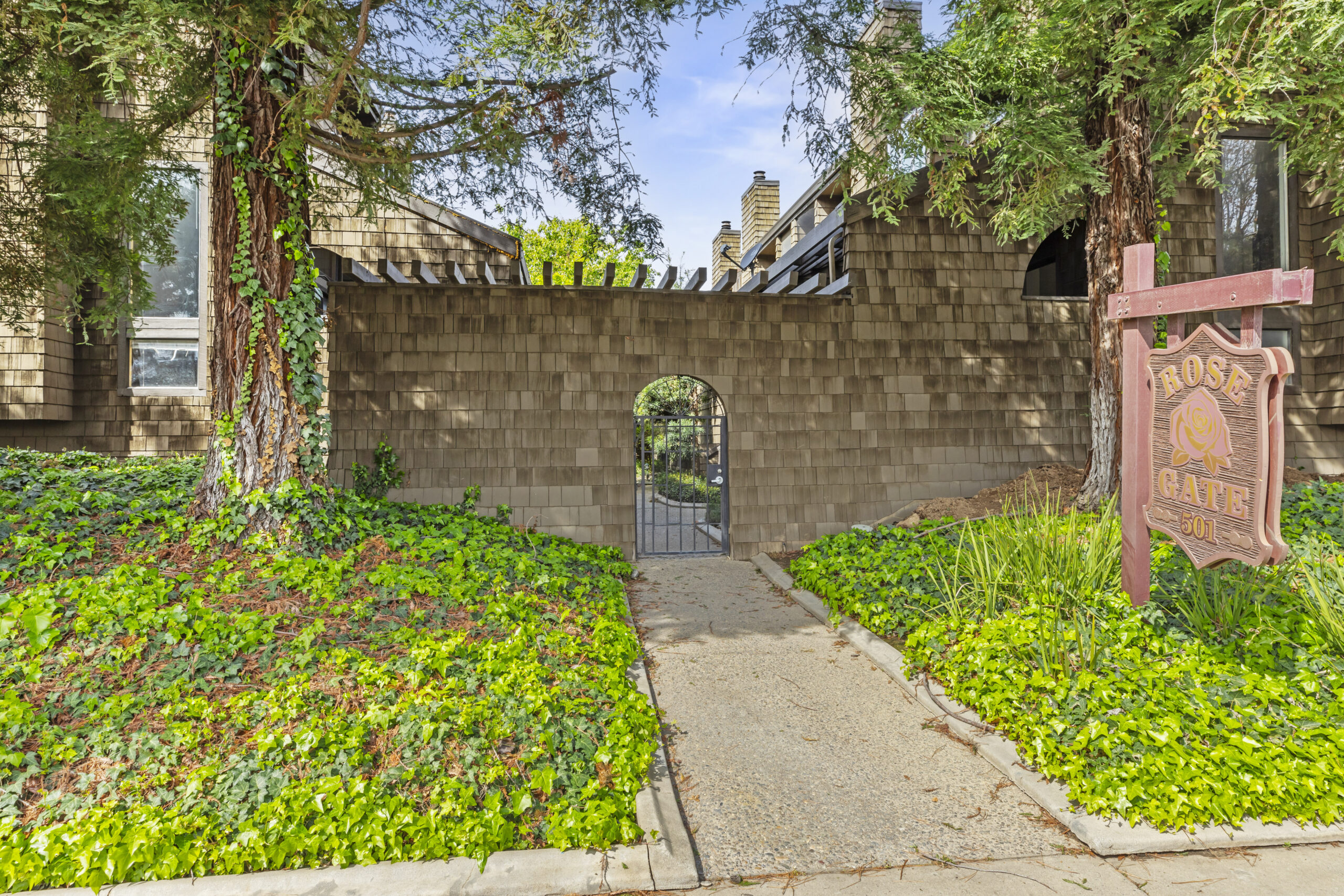 22993 Rosegate