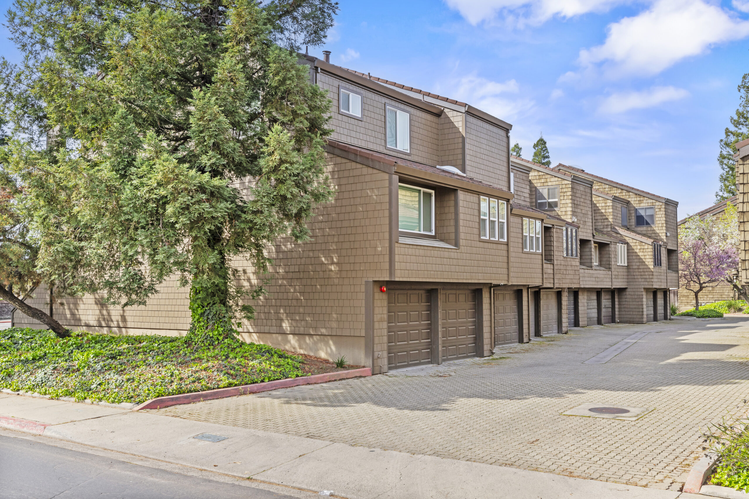 22993 Rosegate