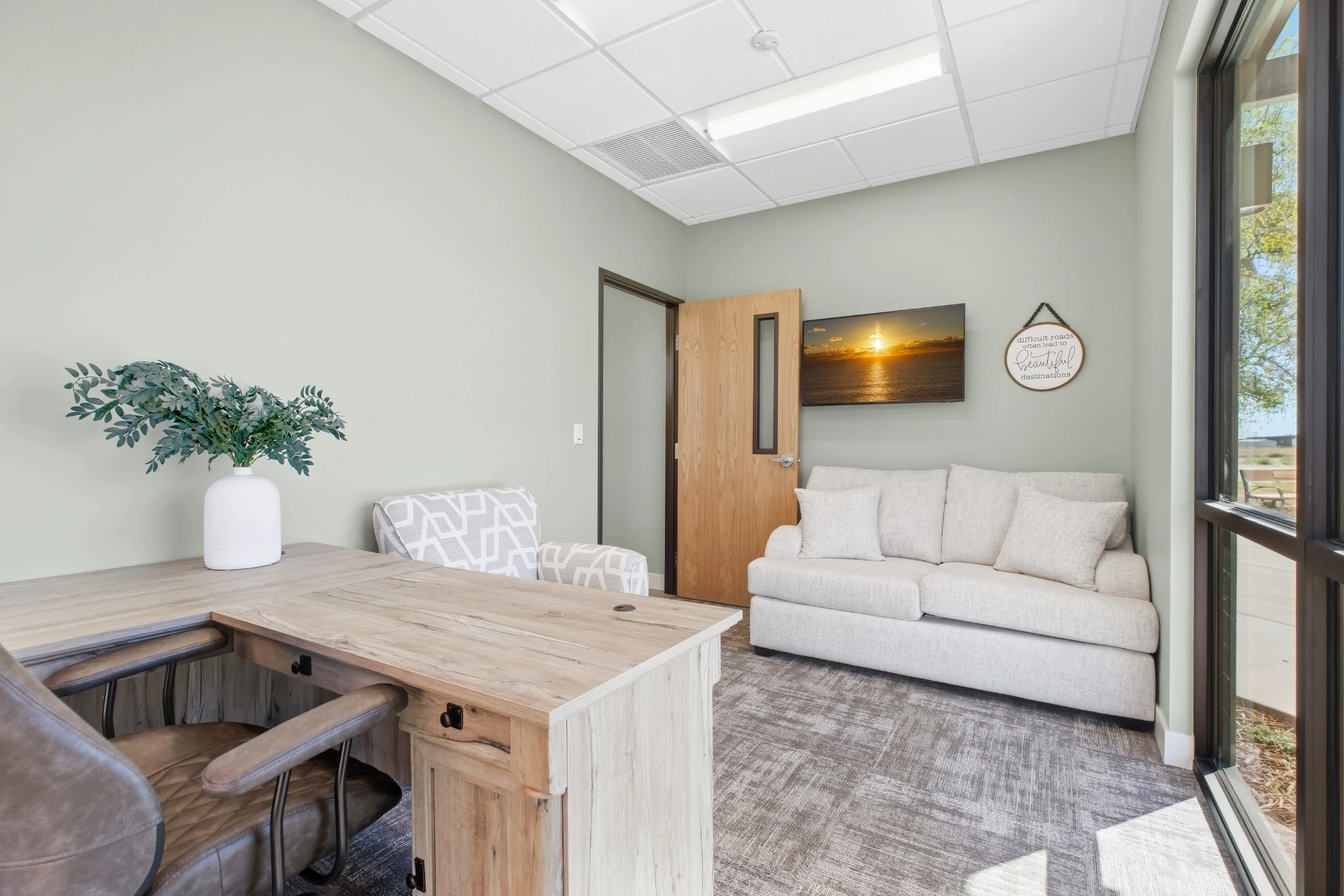 Crossroads Grace 30 - Office With Sofa